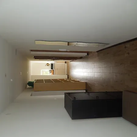 University Апартаменты *